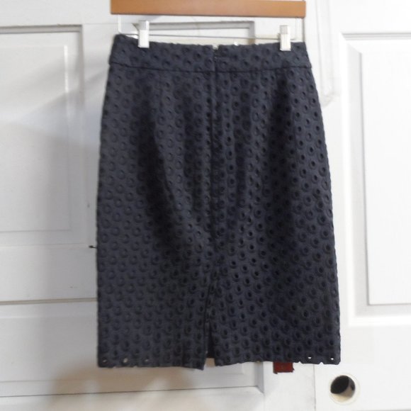 NWOT Black J Crew Circle Eyelet Pencil Skirt - Size 0 - Picture 3 of 5